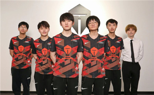 还不断吸引 还不断吸引